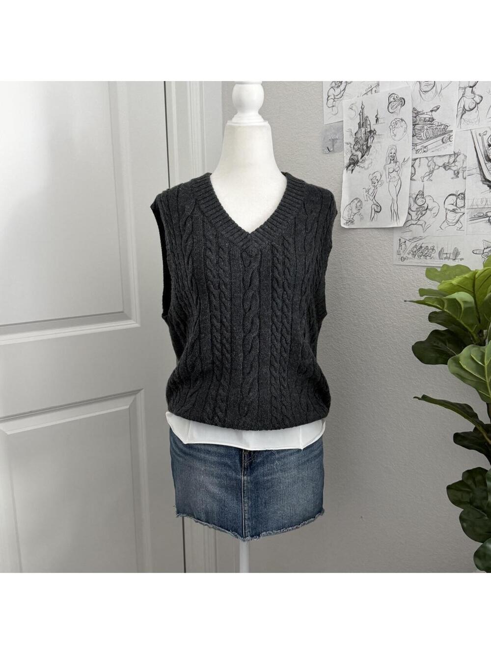 Old Navy gray cable knit sweater vest